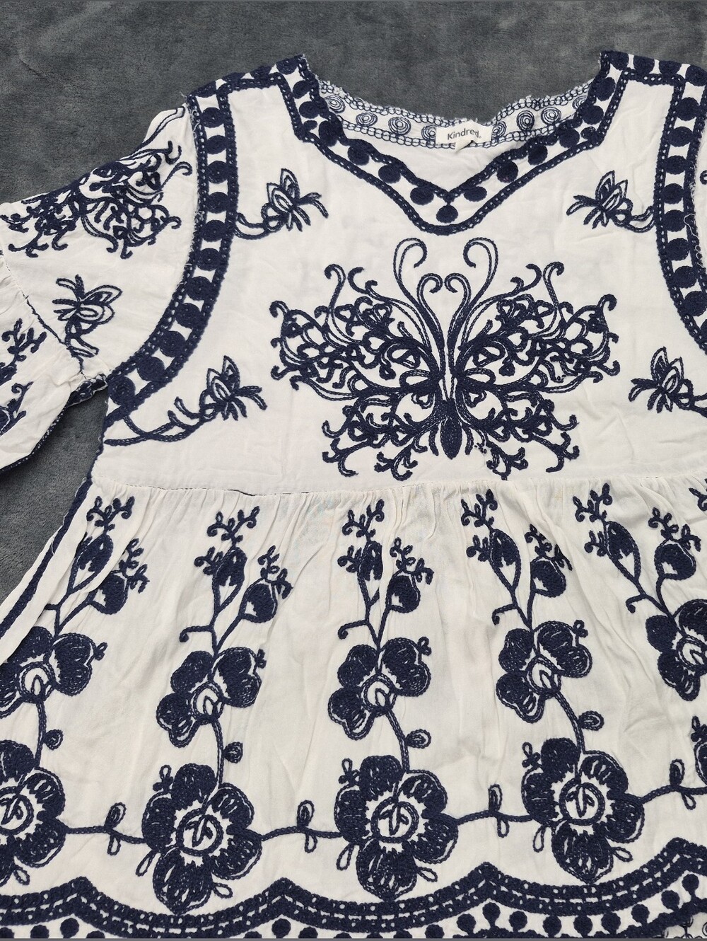 Kindred Women's Embroidery Scalloped  White Blue Boho Bluse Size M